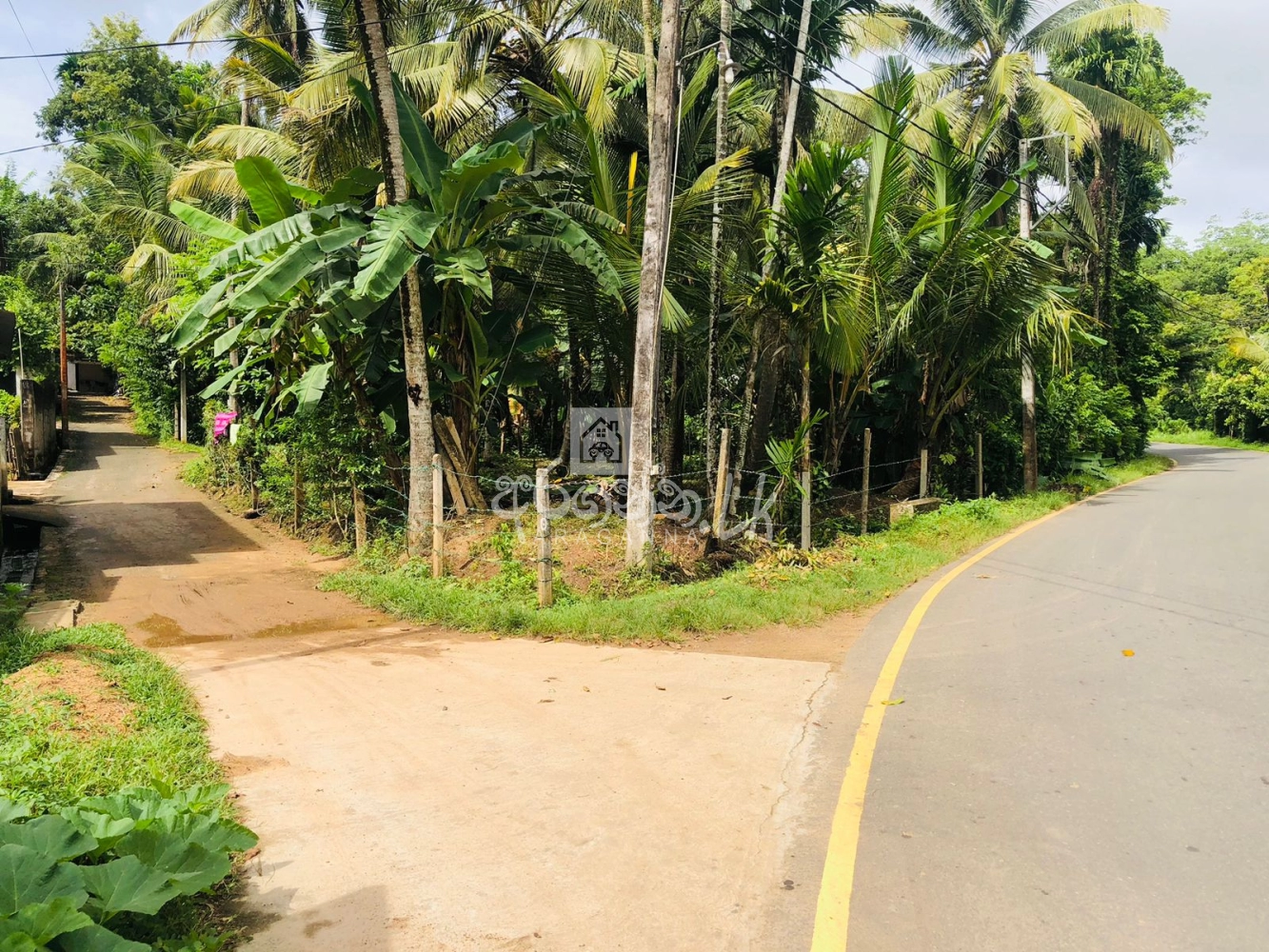 Land for sale in Galle Wijayananda Mw in Galle House, Land